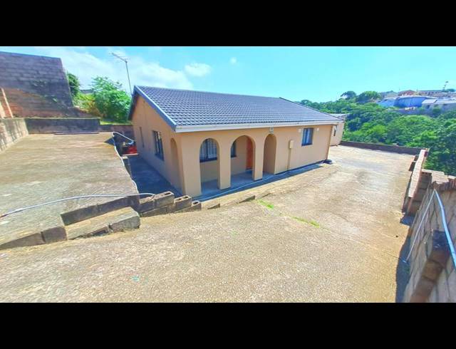 5 BEDROOM HOUSE FOR SALE IN UMLAZI Z
